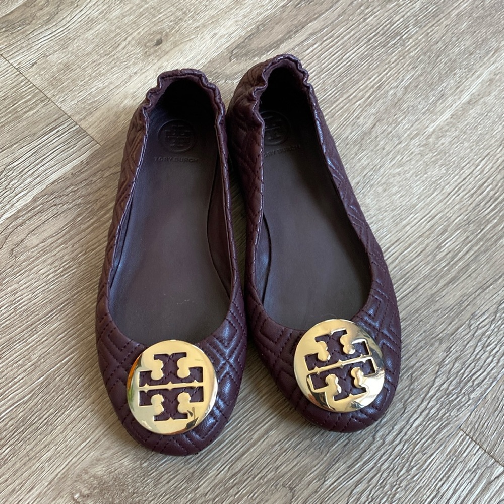 Tory Burch Quilted Minnie with Metal Logo Leather Port Flat .